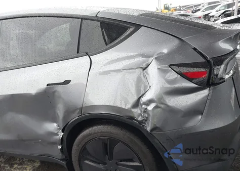 2026 Tesla Model Y Premium Rear-Wheel Drive z USA, uszkodzony, nr VIN 7SAYGDED8TF427808